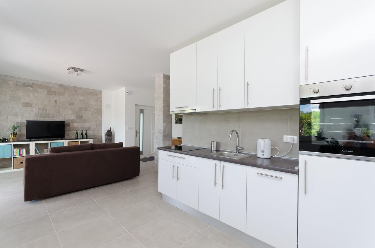 Apartments Residence Romance Пинезичи Экстерьер фото