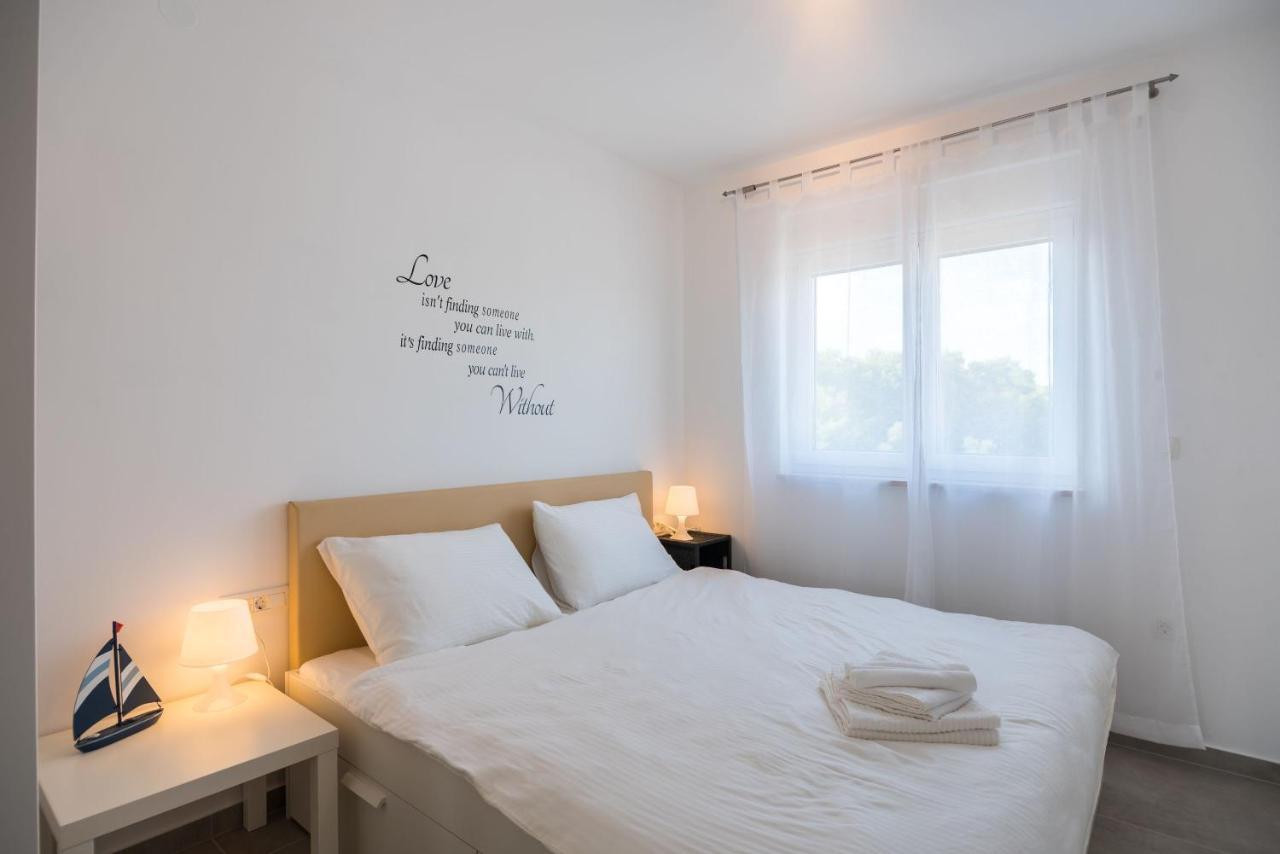 Apartments Residence Romance Пинезичи Экстерьер фото
