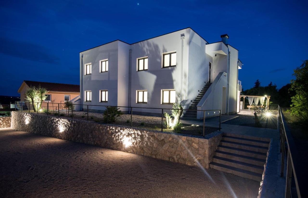 Apartments Residence Romance Пинезичи Экстерьер фото